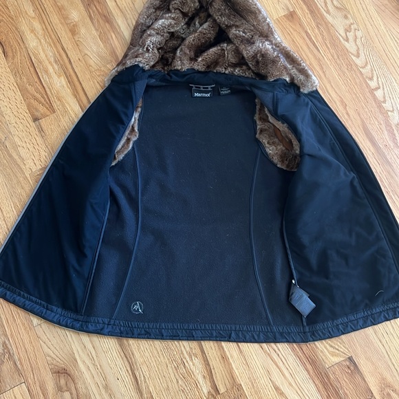 MARMOT Faux Fur Lined Hooded Softshell Olive Green Vest, Size Small - Picture 9 of 12
